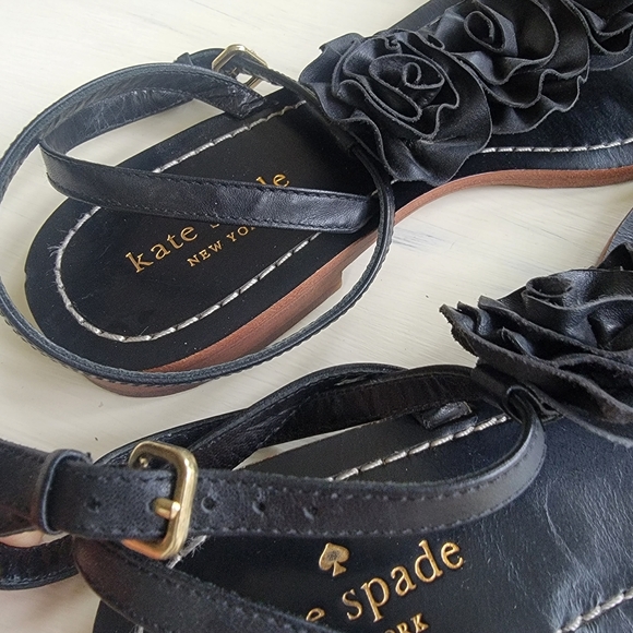 Kate Spade Women's Caryl Rose Flower T-Strap Flat Sandals | Black | Size 7 - Picture 4 of 10